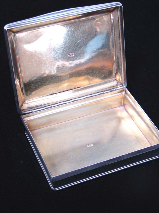 A fine late 18th century engraved English Silver Tobacco Box with presentation inscription — image 3